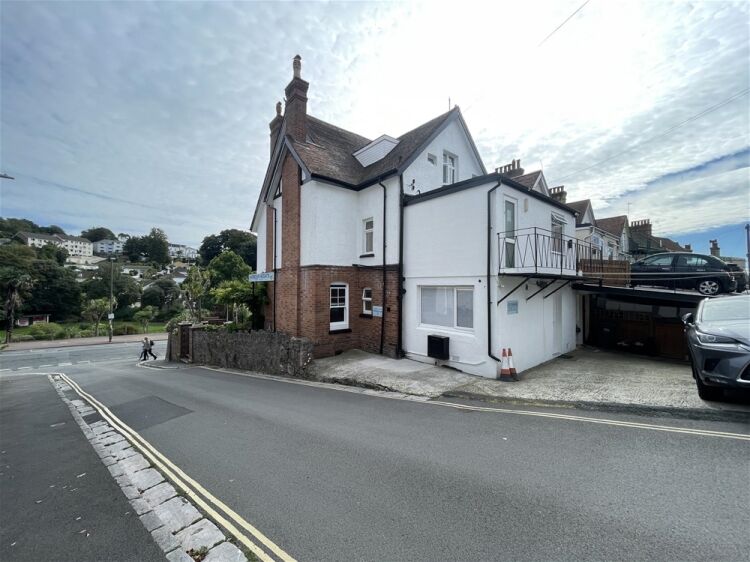 Beautifully presented guest house in a prime position close to Torquay Harbour For Sale in Torquay Photo 12