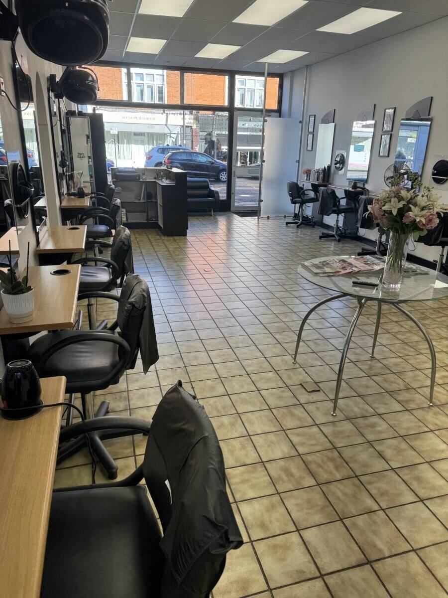 Hairdressing salon in Winchmore Hill w Potential for Alternative Use