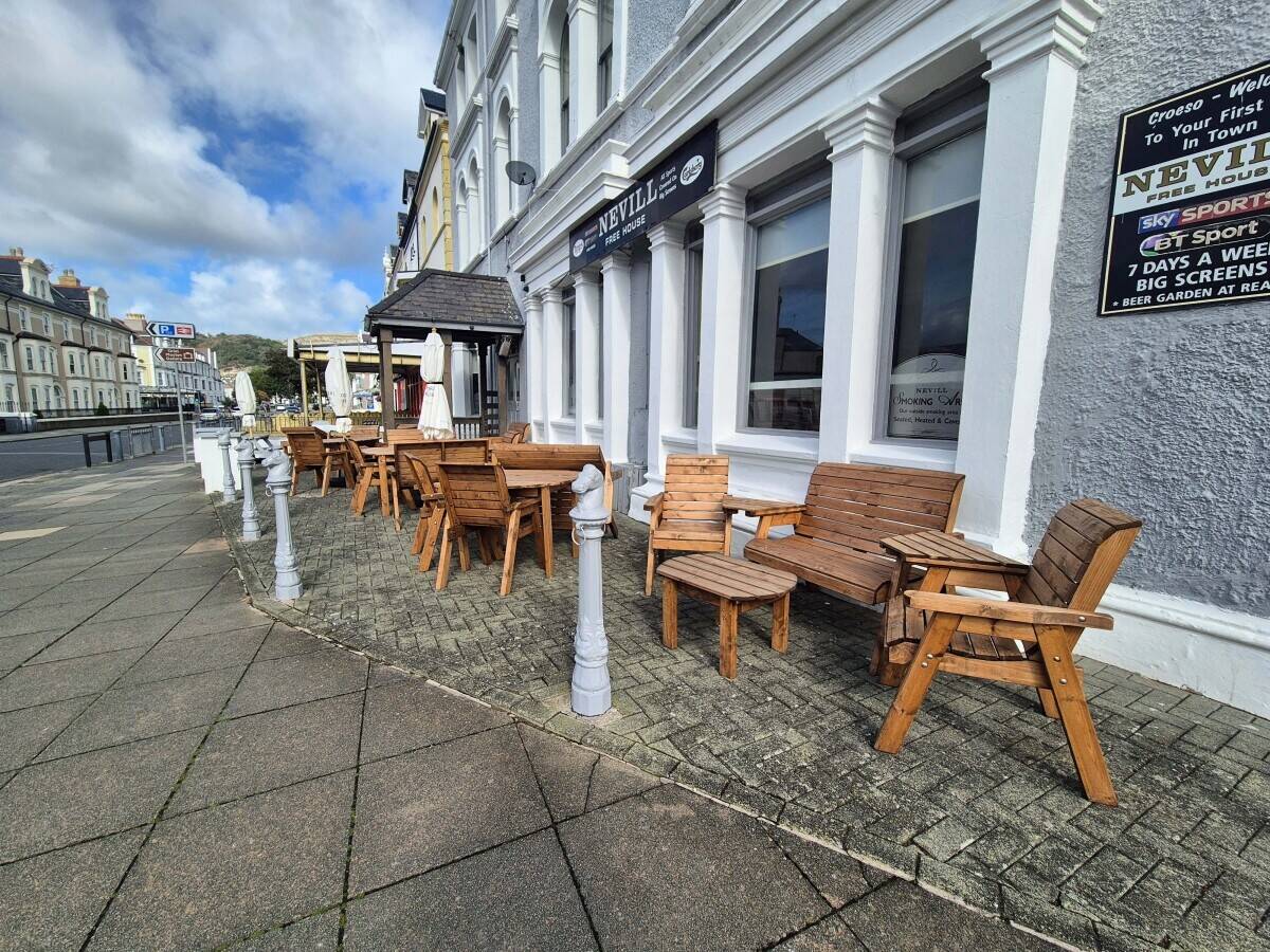 CONWY - SUBSTANTIAL SEASIDE PUBLIC HOUSE WITH PLANNING PERMISSION Photo 12