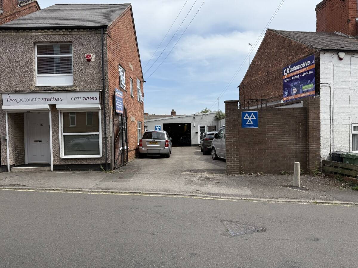 MOT  station car's and m/cycles. Servicing/repair garage. Town centre location. Photo 13