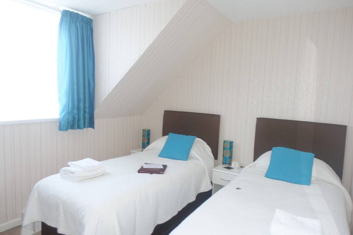 Immaculate Freehold Guest House Convenient Beach in Weymouth Photo 12