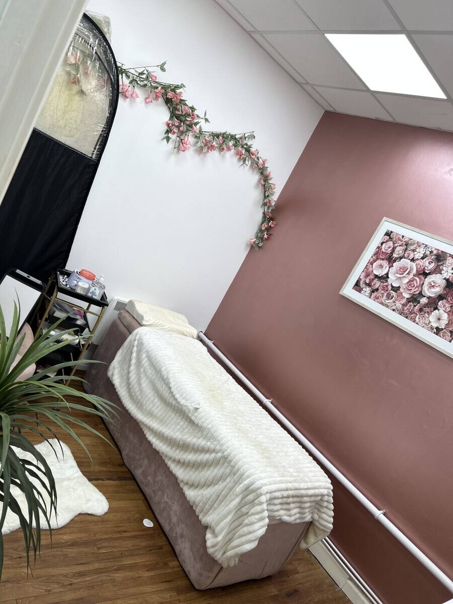 Salon for sale in Margate with a coffee shop attached  Photo 12