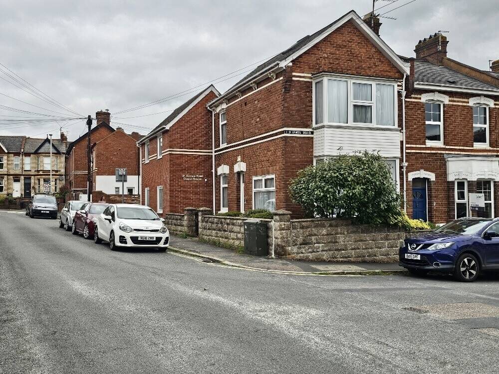 Established & Profitable Exeter Guest House With 6 Letting Bedrooms & Owners 1 Bedroom Accommodation