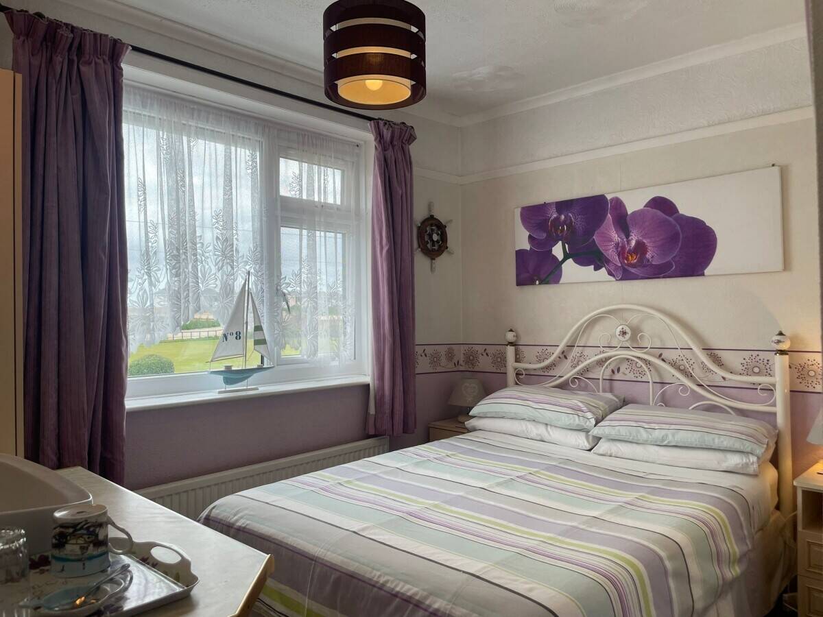 LINCOLNSHIRE COAST - 7 BEDROOM GUEST HOUSE CLOSE TO THE SEAFRONT Photo 12
