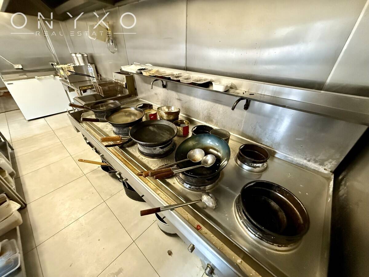 Oriental Takeaway with Accommodation in Farnborough