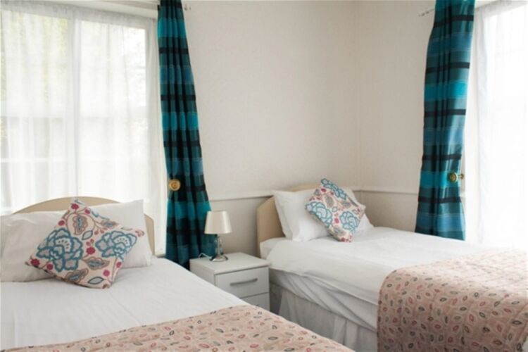 Captivating 7-Bedroom Georgian Guest House with En Suites for Sale For Sale in Minehead