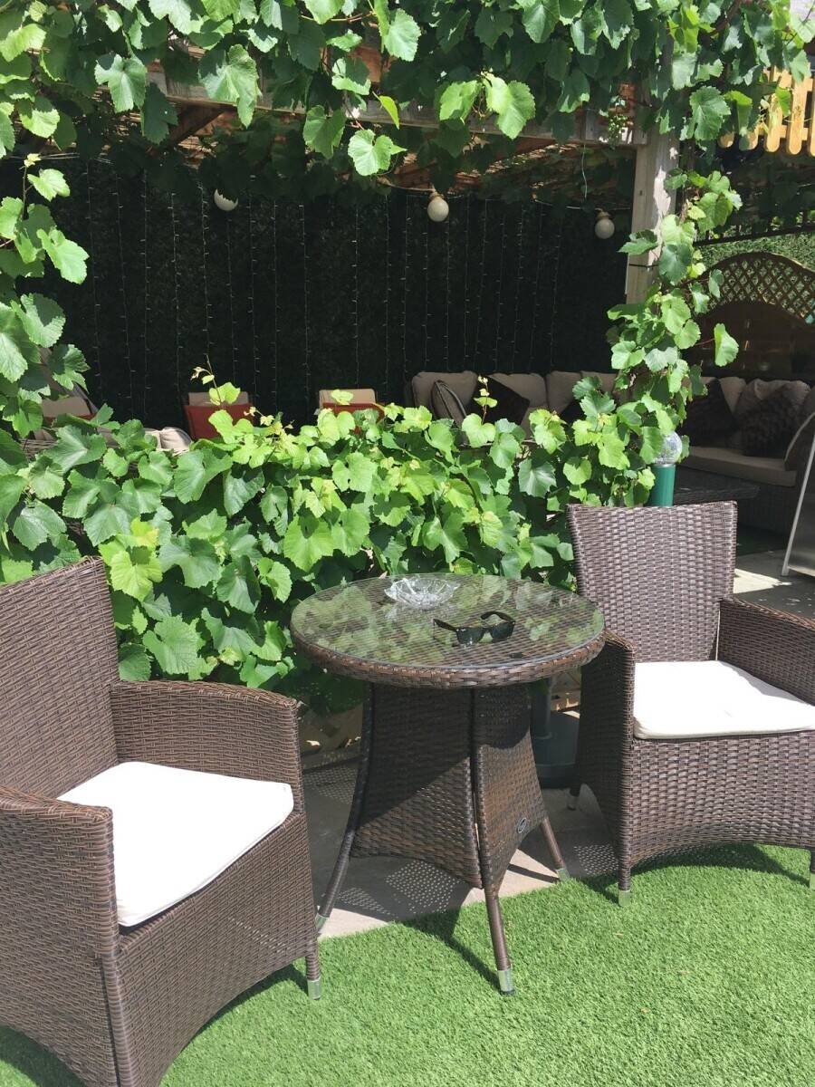POWYS – WELL-APPOINTED FOOD LED PUBLIC HOUSE WITH EXCELLENT TRADE GARDENS IN BUSTLING MARKET TOWN