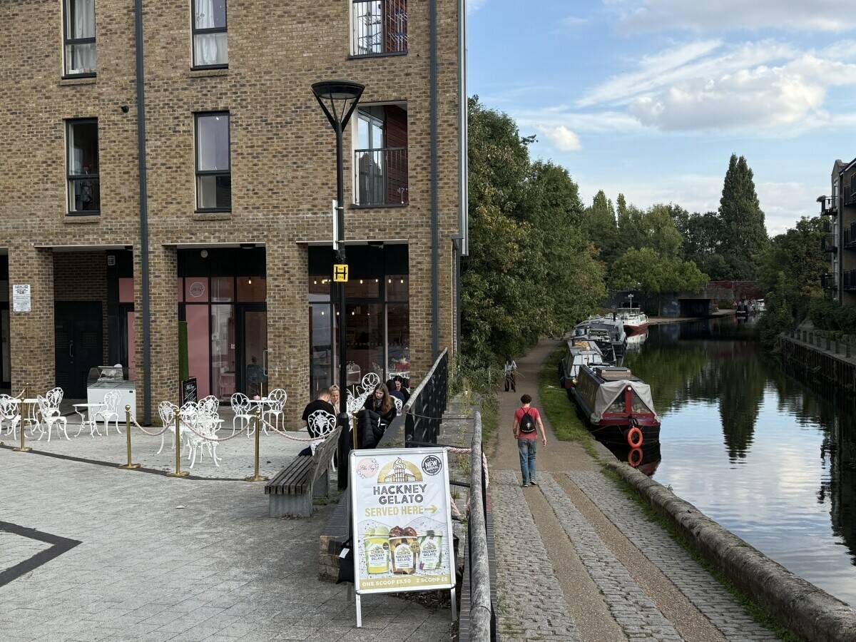 A Canalside Setting Beside Victoria Park