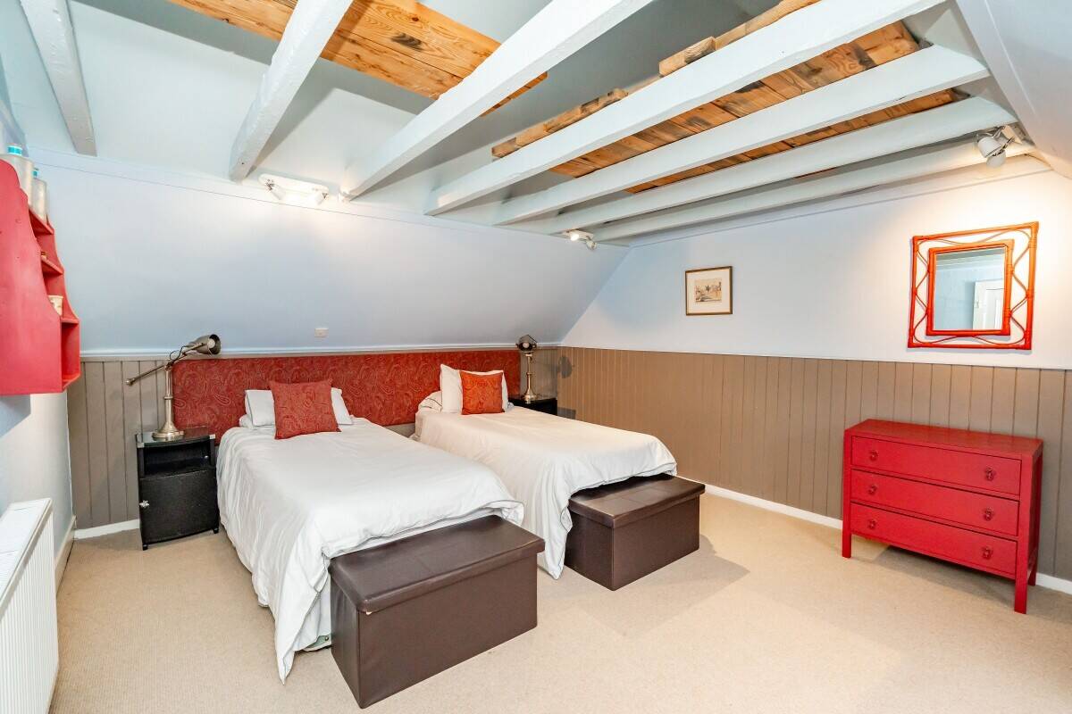 Outstanding Riverside Pub and Self Catering Cottage in the Heart of Malt Whisky Country (ref 1777)