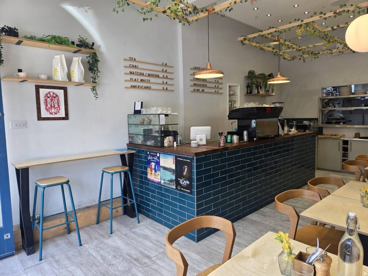 Café/Restaurant for Sale in Prime Location Photo 12