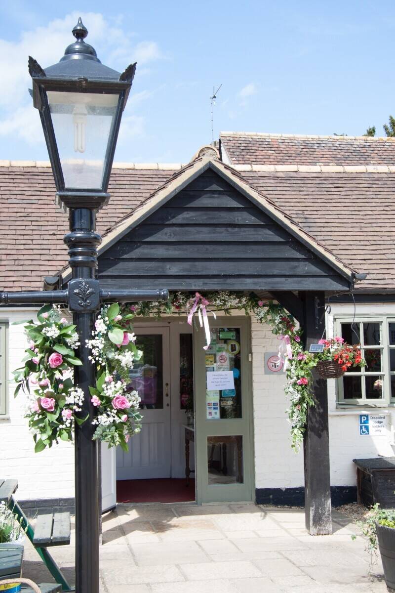 British Gastro Pub 120 covers. Two Bars. 400 years old Grade 2 listed Village Pub Photo 12