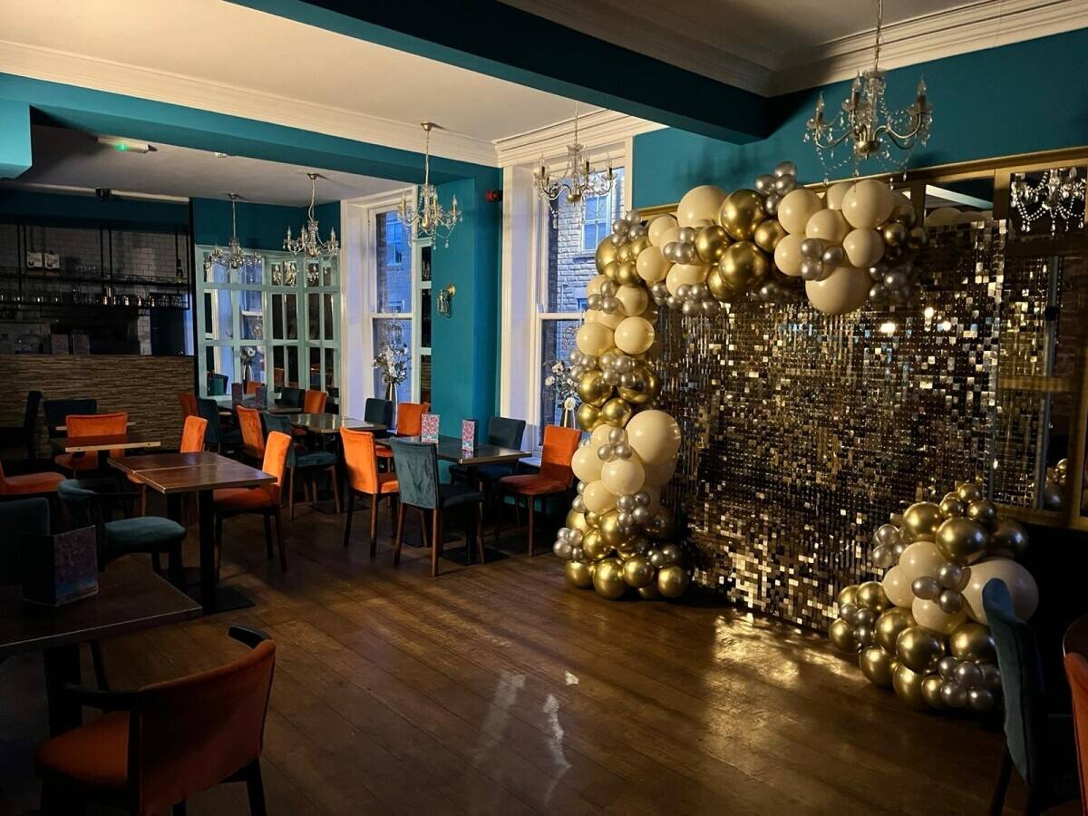 Cocktail bar and restaurant Photo 12