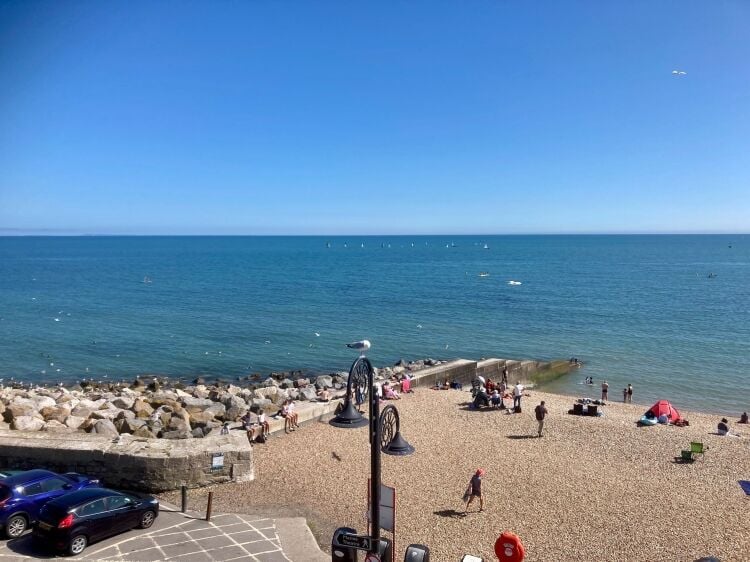 CAFÉ, BAR, RESTAURANT & TAKEAWAY