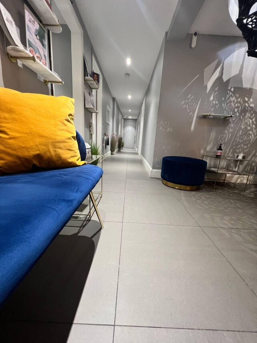 Salon Chairs to Rent located in central london Oxford circus Photo 11