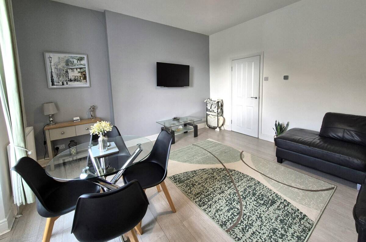 CONWY - FOUR BEAUTIFULLY APPOINTED HOLIDAY APARTMENTS ON THE EDGE OF SNOWDONIA NATIONAL PARK