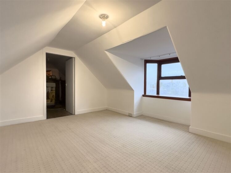 The Golden Fry and 4 Bed House Photo 12