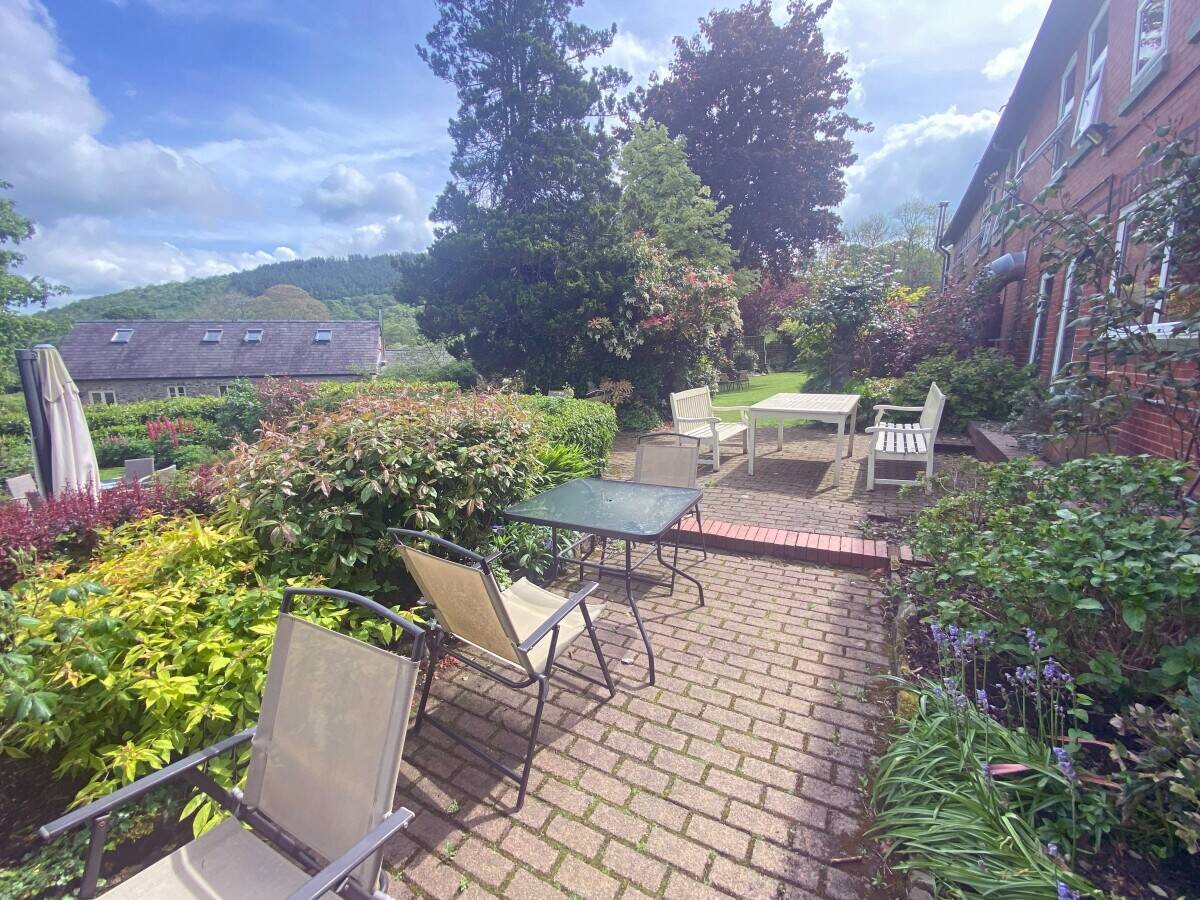 CEIRIOG VALLEY - STUNNING 18 BEDROOM COUNTRY HOTEL IN AN AREA OF OUTSTANDING NATURAL BEAUTY Photo 12