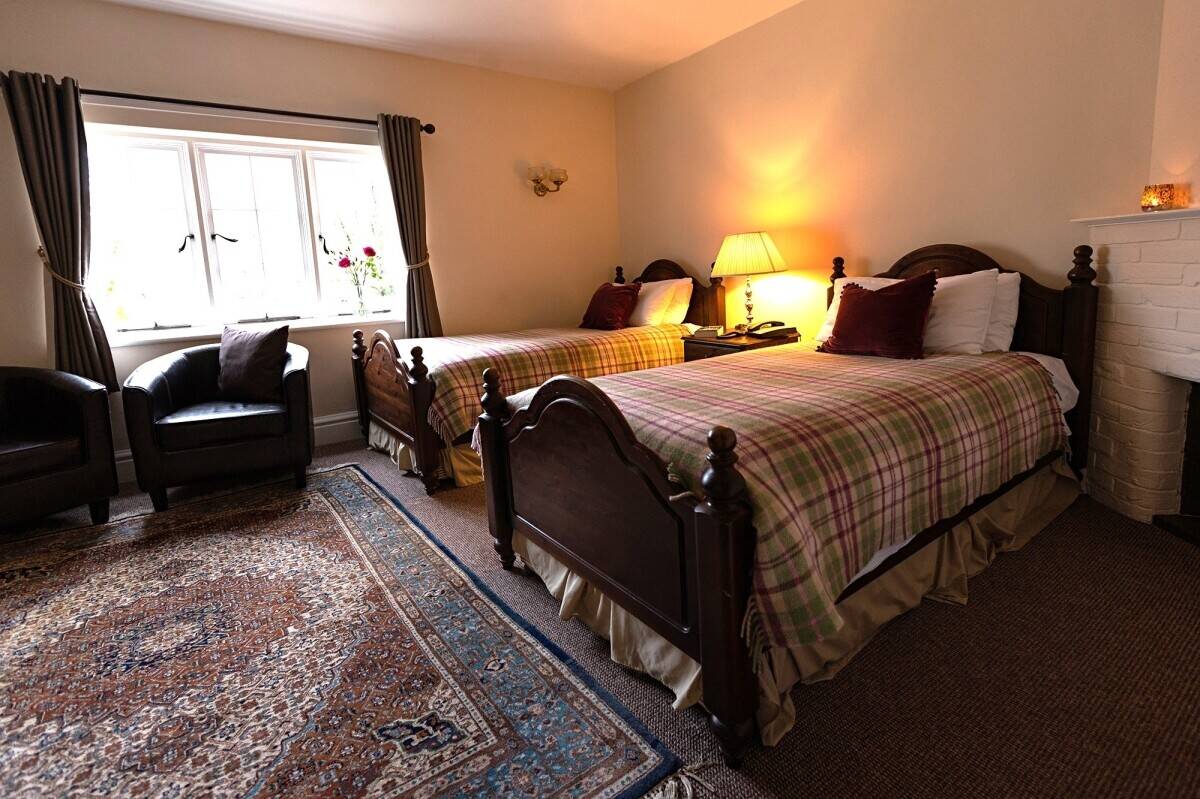One Of The South West's Finest Country Inns With 10 Ensuite Letting Bedrooms & A Letting Apartment