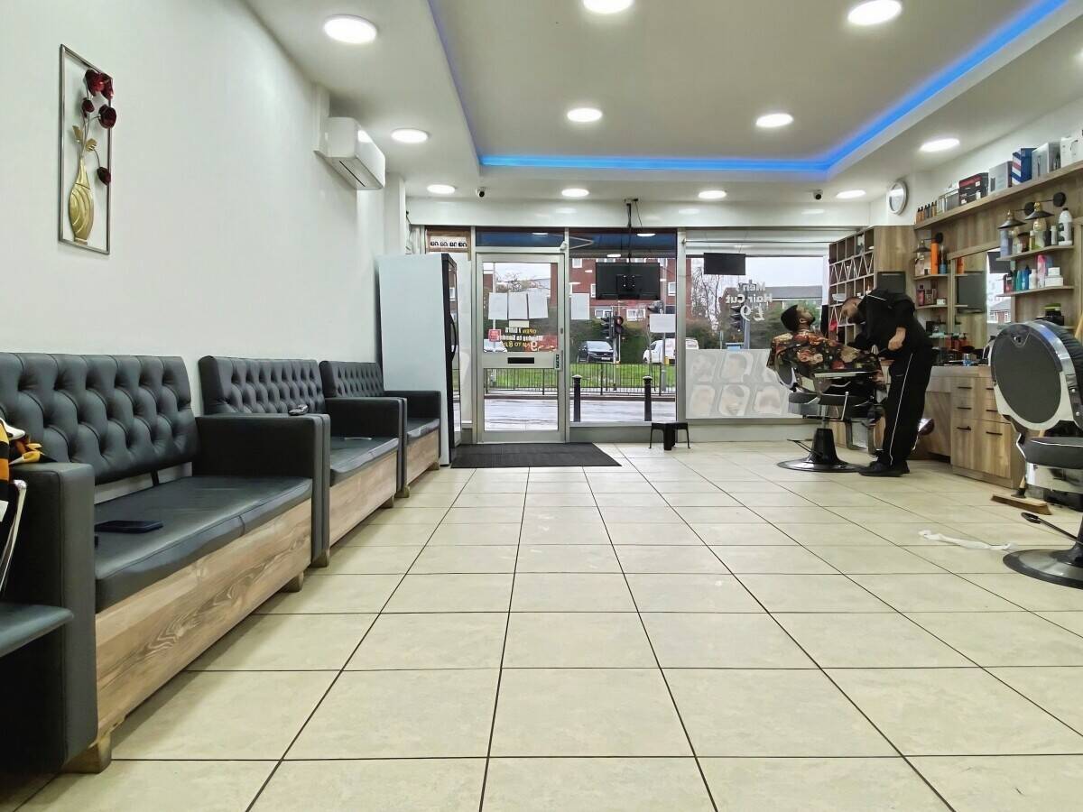 Barber Shop and Hairdressing Salon For Sale in Reading, Whitley Street - Beauty Room Photo 12