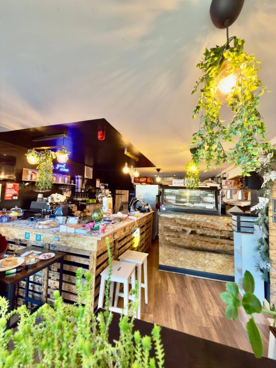 RESTAURANT & COFFEE BAR