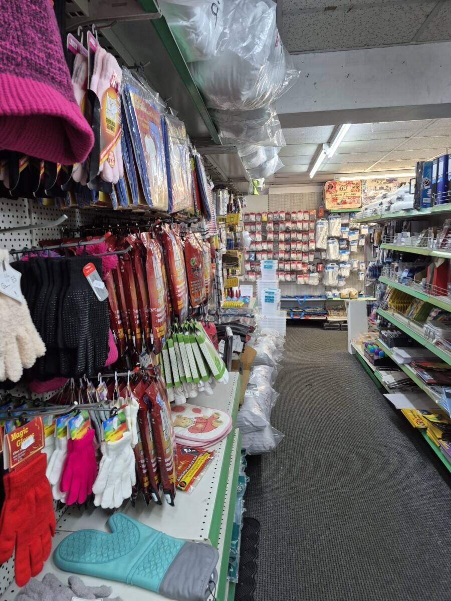 Retail business on a busy road near the university area Photo 11