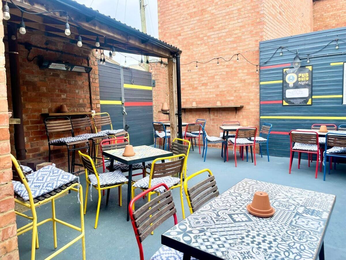 NORTHAMPTONSHIRE - THREE STOREY CHARACTER PUB AND RESTAURANT Photo 12