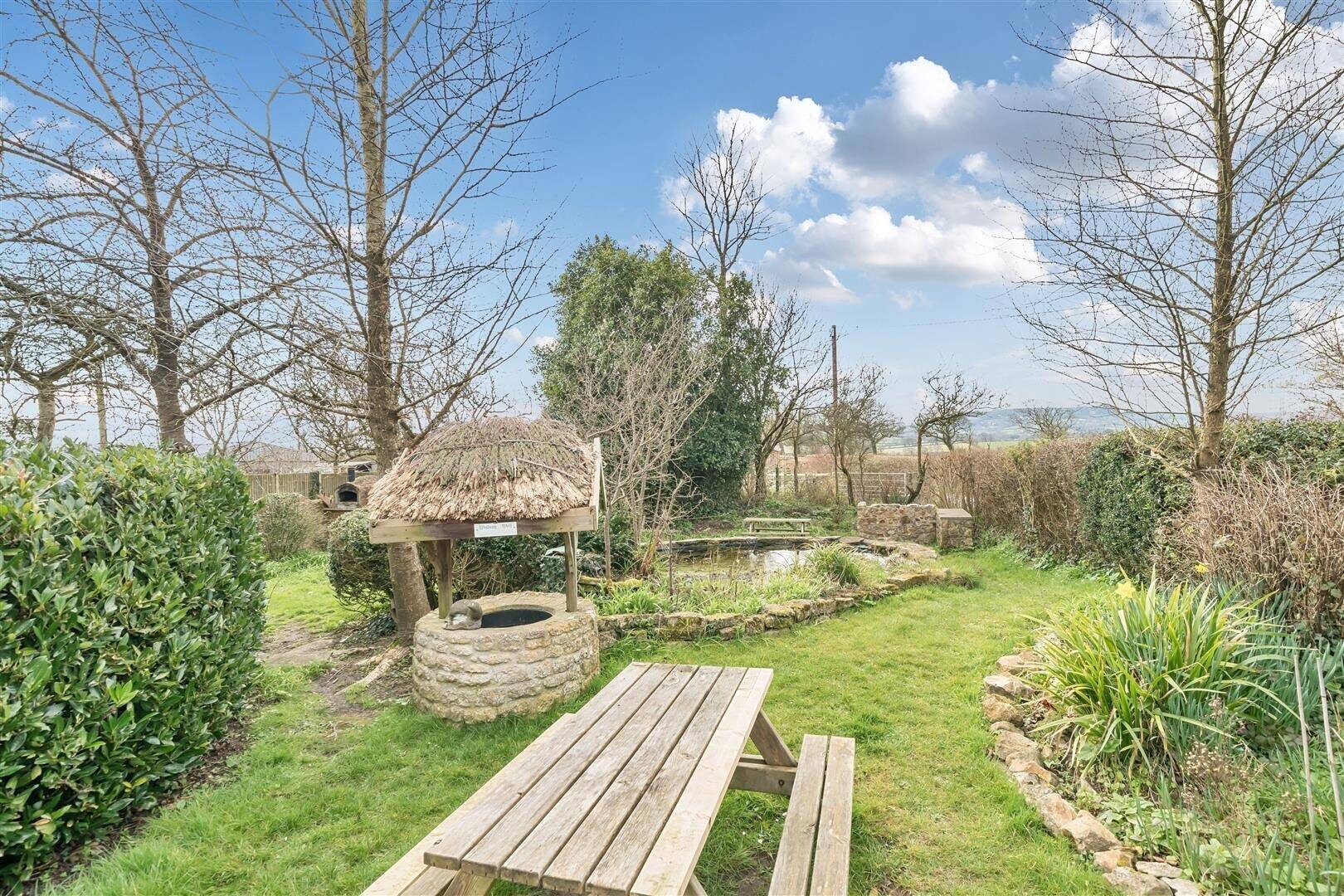 Thatched Dorset Country Freehouse With 3 Bedroom Accommodation, Near Bridport Photo 12