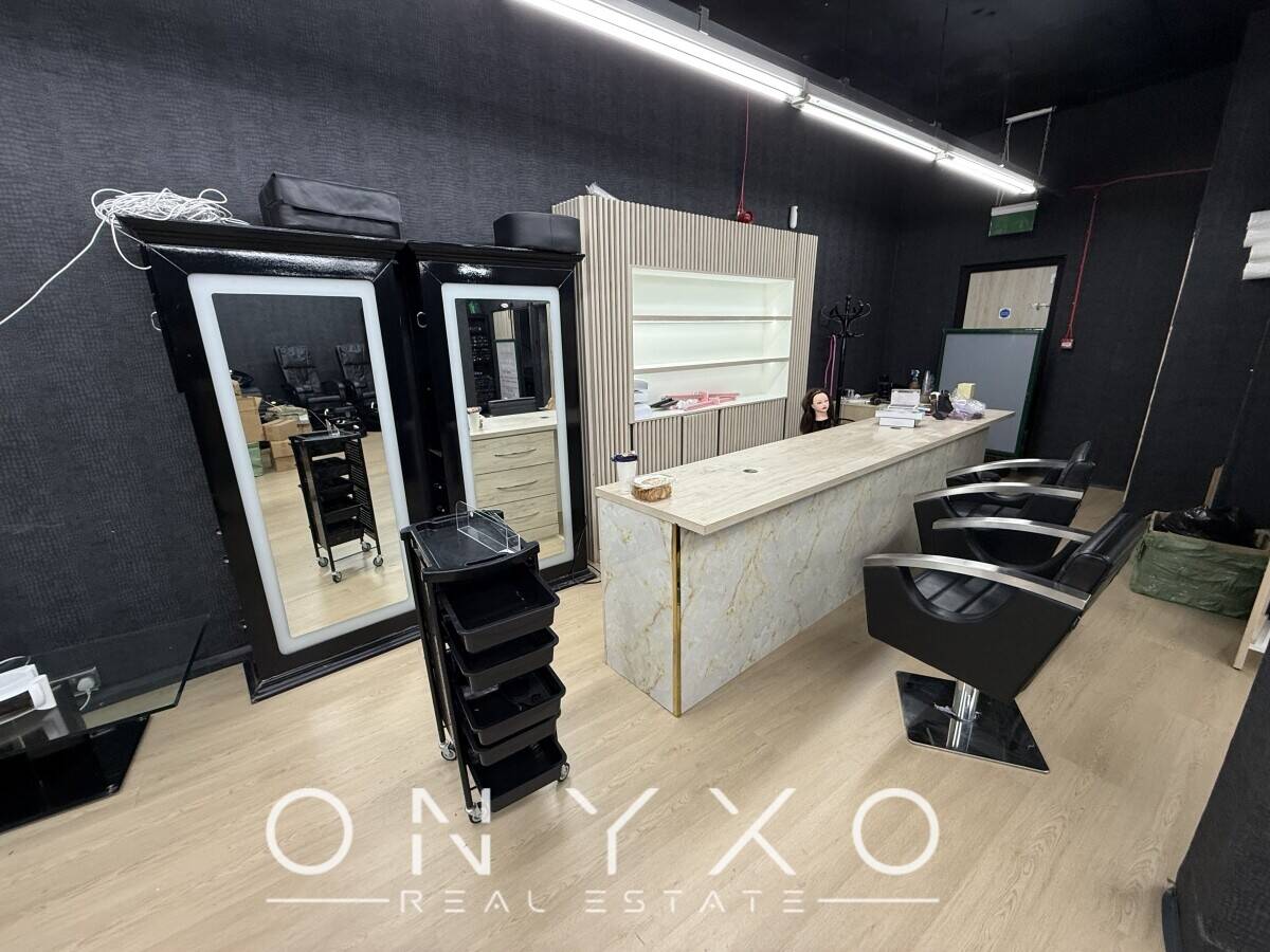 Retail Unit suitable for variety of uses in Reading Photo 10