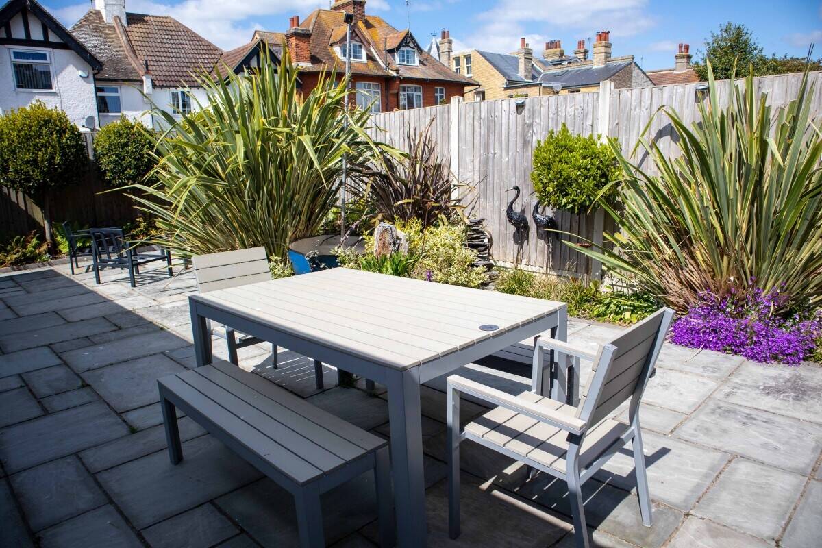 ESSEX - HIGH QUALITY FIVE BEDROOM GUEST HOUSE Photo 12