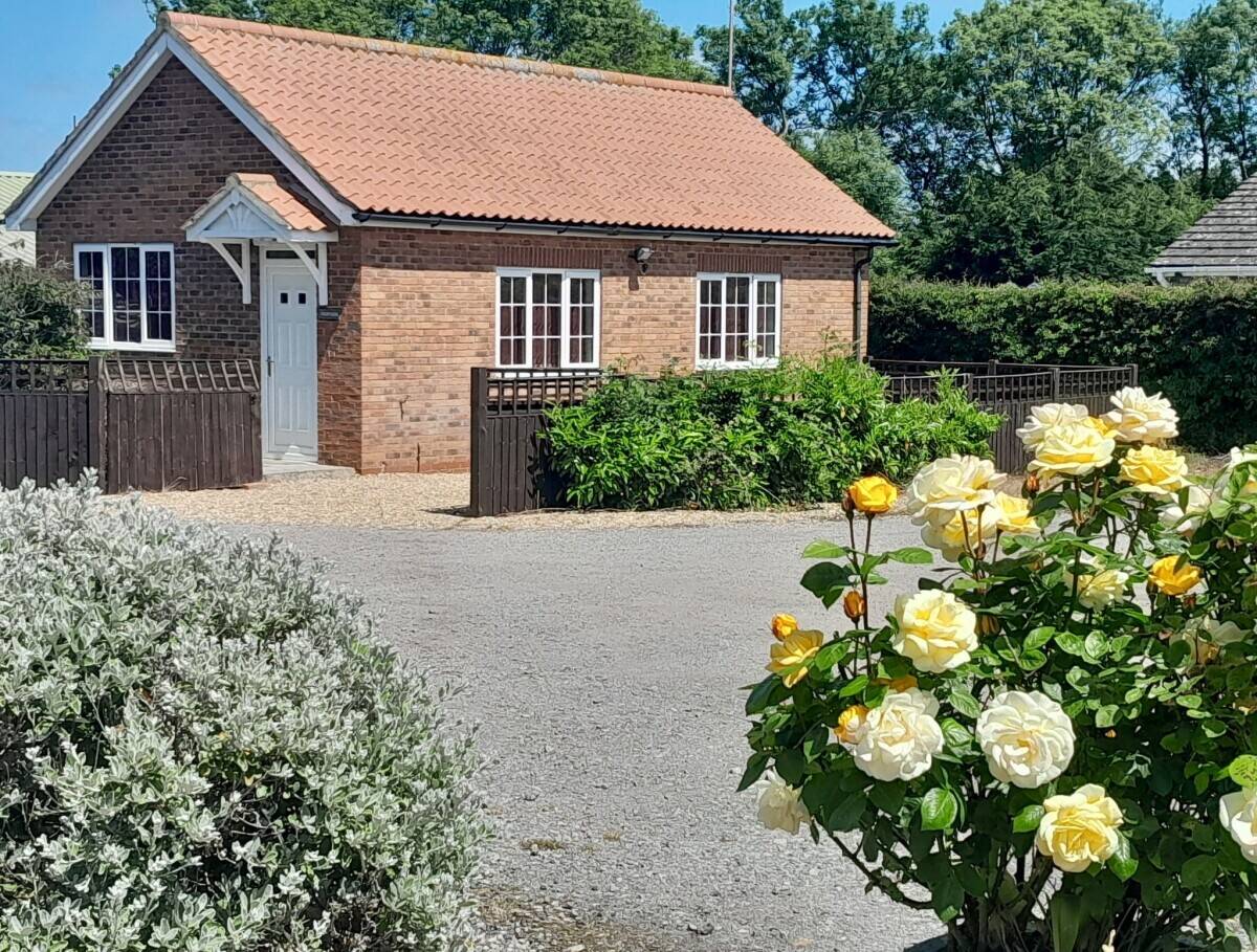 LINCOLNSHIRE - PUB AND RESTAURANT WITH SEPARATE DETACHED HOLIDAY LET Photo 12