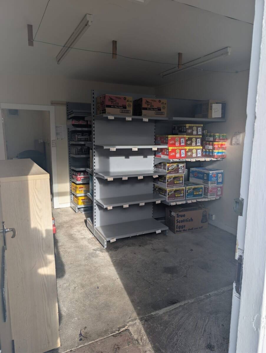 Very Popular Freehold Family Run Convenience Store (ref 1805) Photo 12