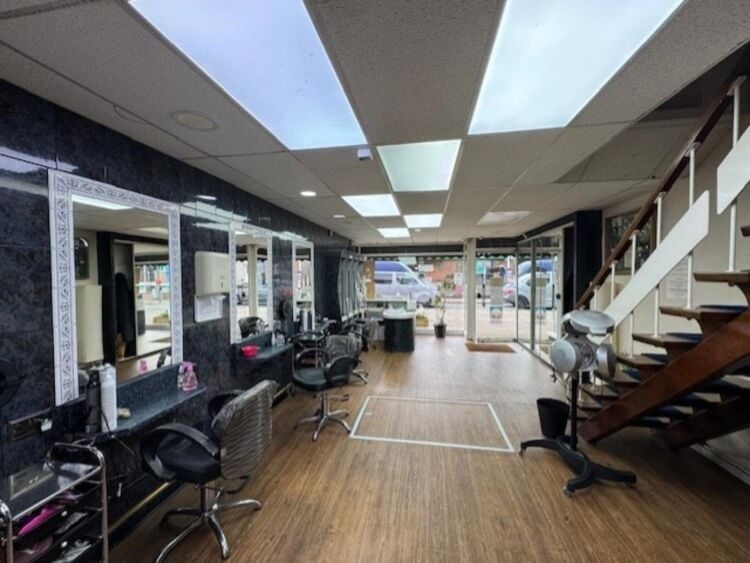 Leasehold Unisex Hair Salon Located In Kingswinford Photo 12