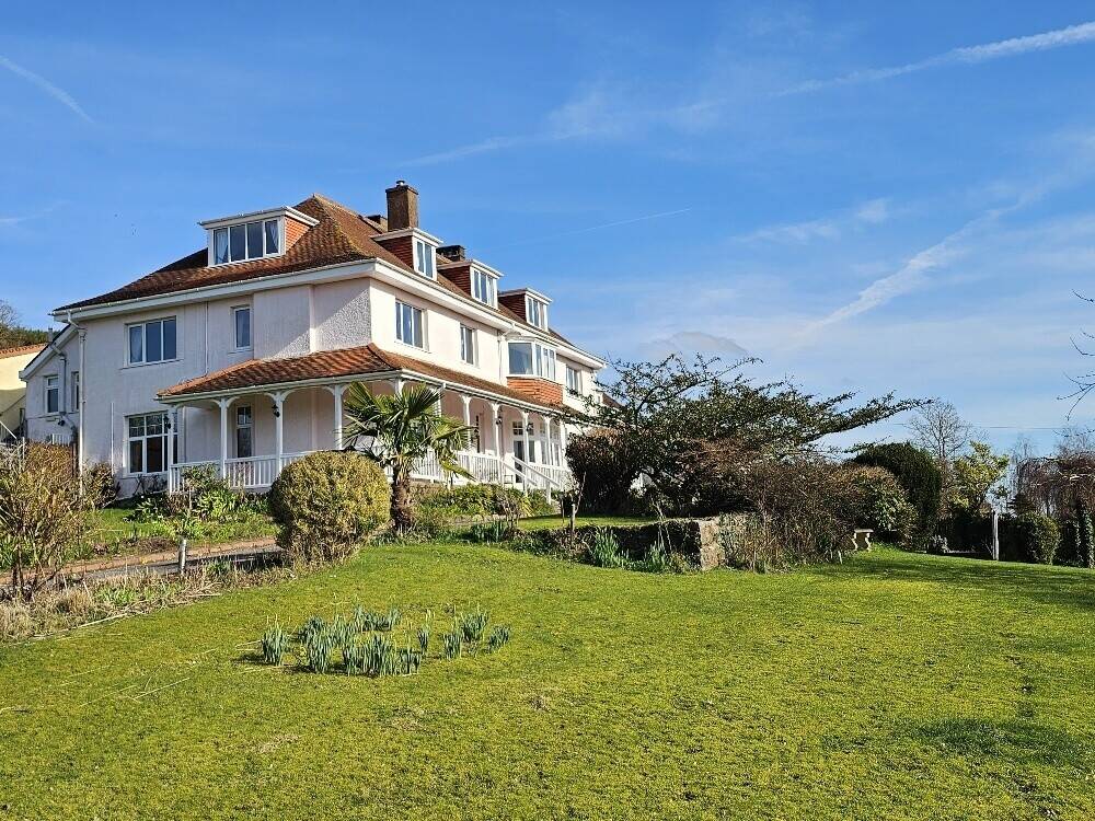 Exceptional Country House Bed & Breakfast With 8 Luxurious Letting Rooms & Spectacular Views
