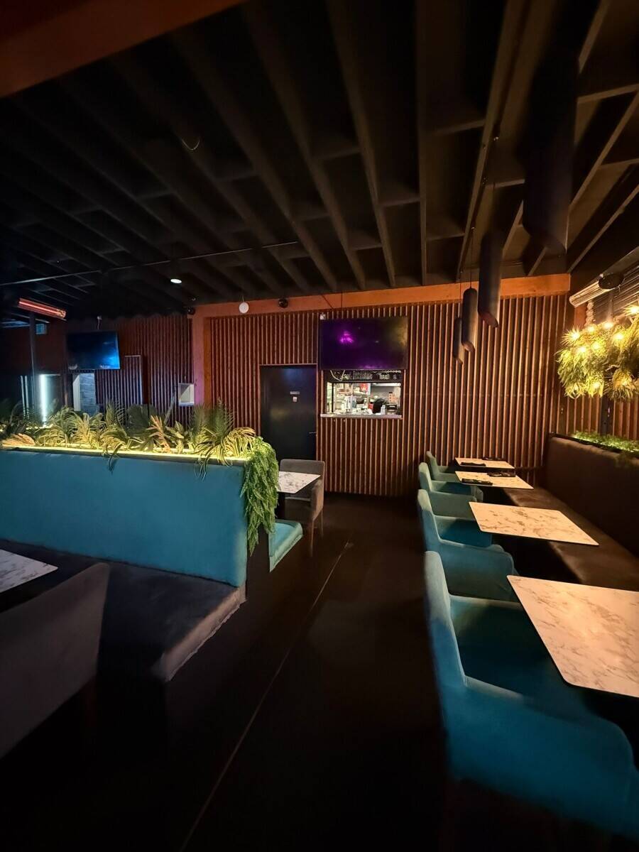 American smoke house and pan Asian restaurant / shisha lounge in turnpike lane