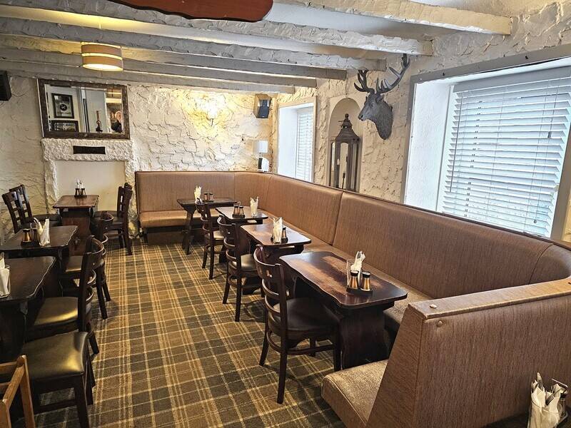 Pub & restaurant, with prime High Street trading location,  in the same family since 1980.