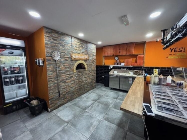Leasehold Pizza Takeaway Franchise Located In Finham, Coventry Photo 12