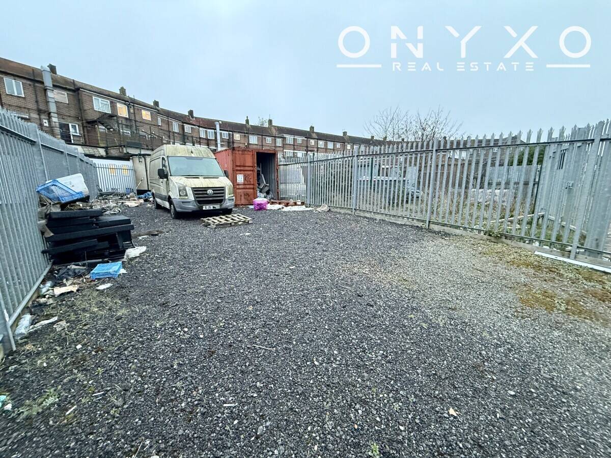 DIY, Pound Plus, Discount Store Retail Business with Large Rear Yard for Sale in South London Photo 12