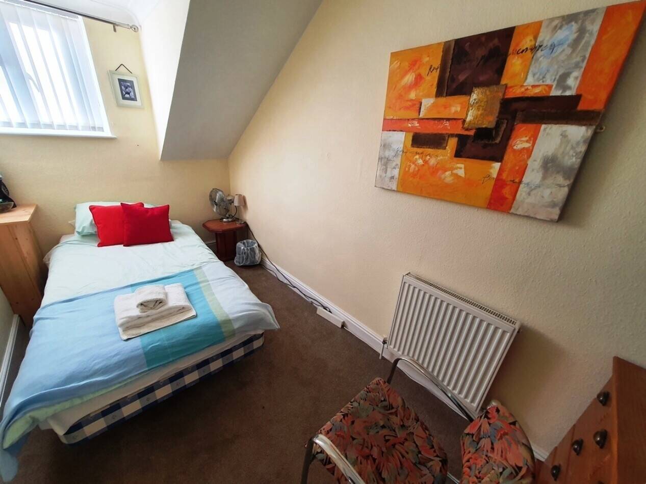 FREEHOLD DETACHED MOTEL & RESTAURANT FOR SALE IN MALDON, ESSEX. Photo 12
