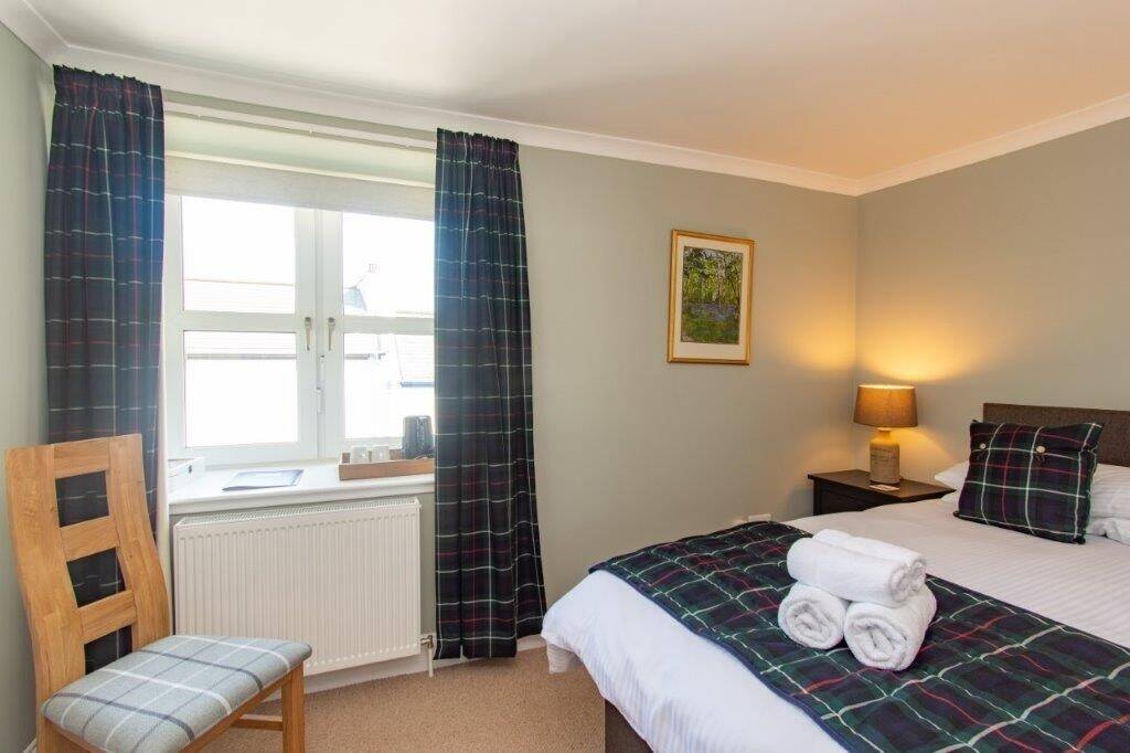 A Turnkey Hospitality Business with Established Reputation - To Let Photo 12