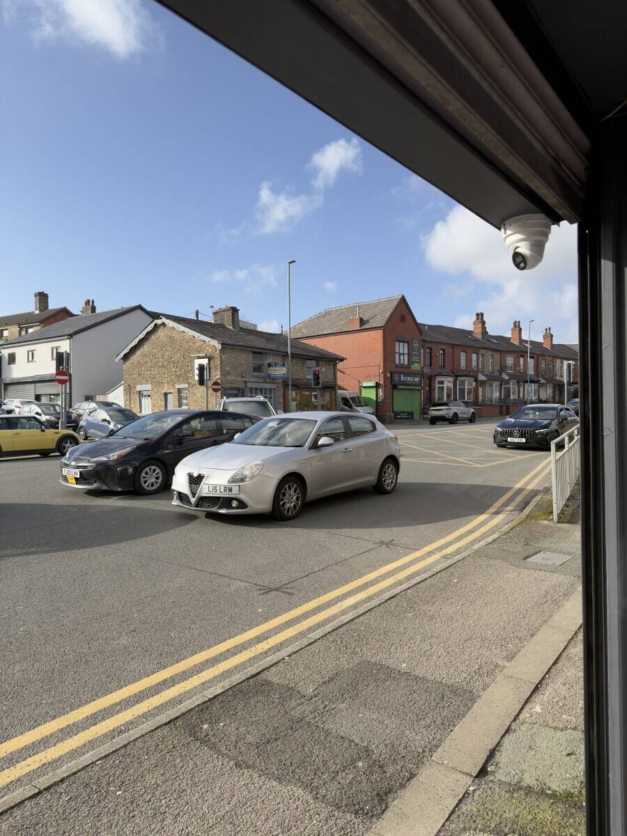 Golden vapours : vape shop in bolton black burn road