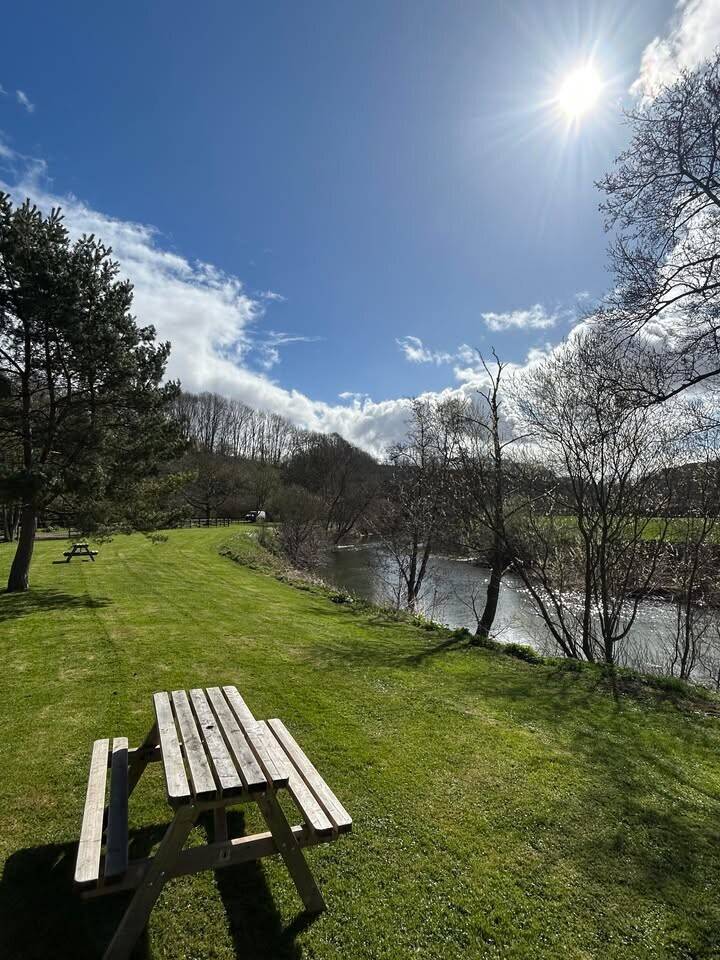 WORCESTERSHIRE/HEREFORDSHIRE BORDER - RIVERSIDE INN SET IN 2.7 ACRES