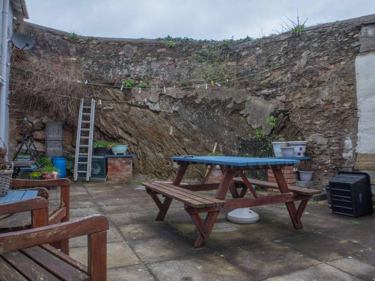 DEVON - PROMINENT WATERFRONT PUBLIC HOUSE WITH LETTING ROOMS IN SEASIDE TOWN Photo 12