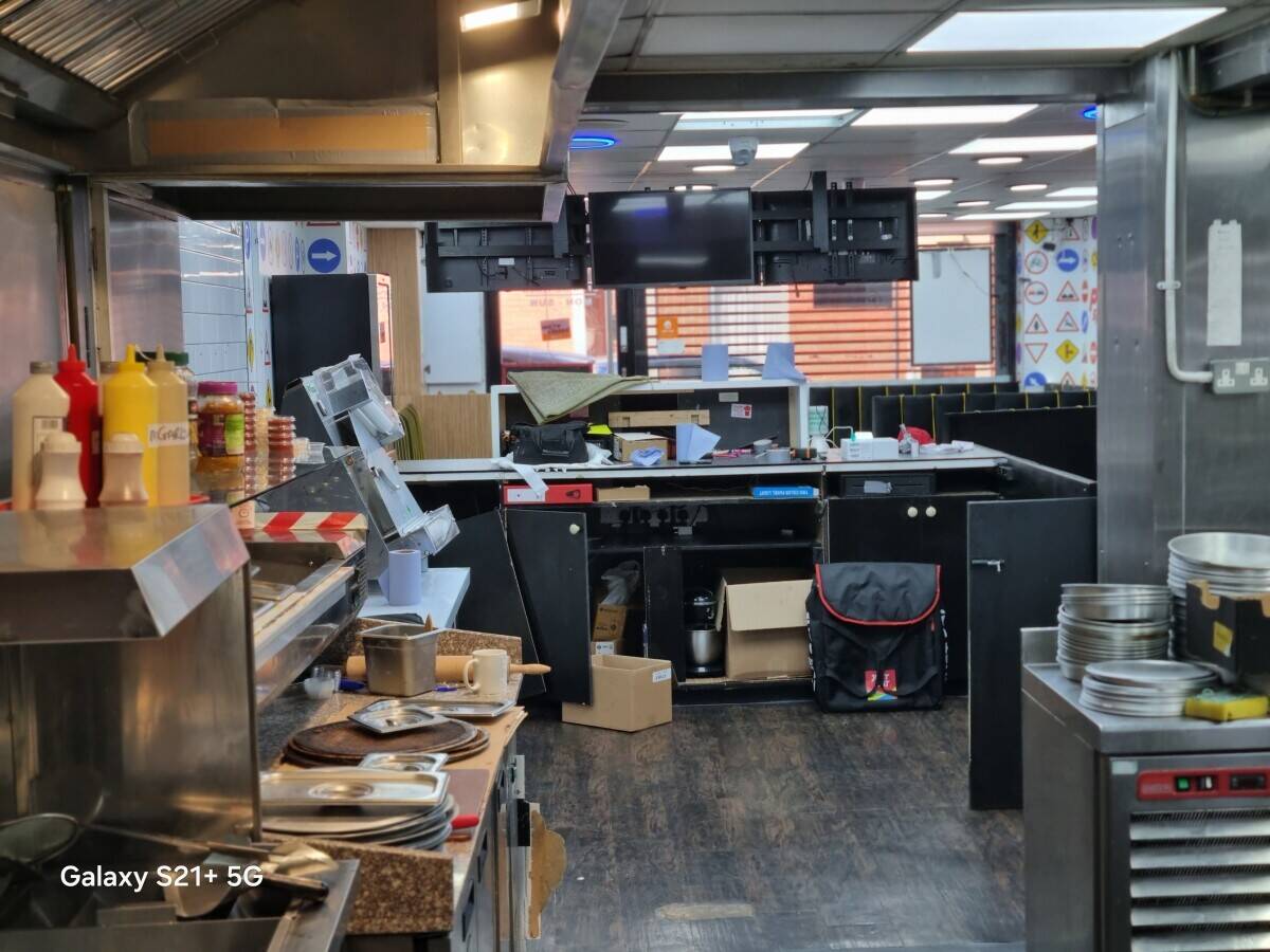 A5 Pizza takeaway with walk in fridge ready to go Photo 11