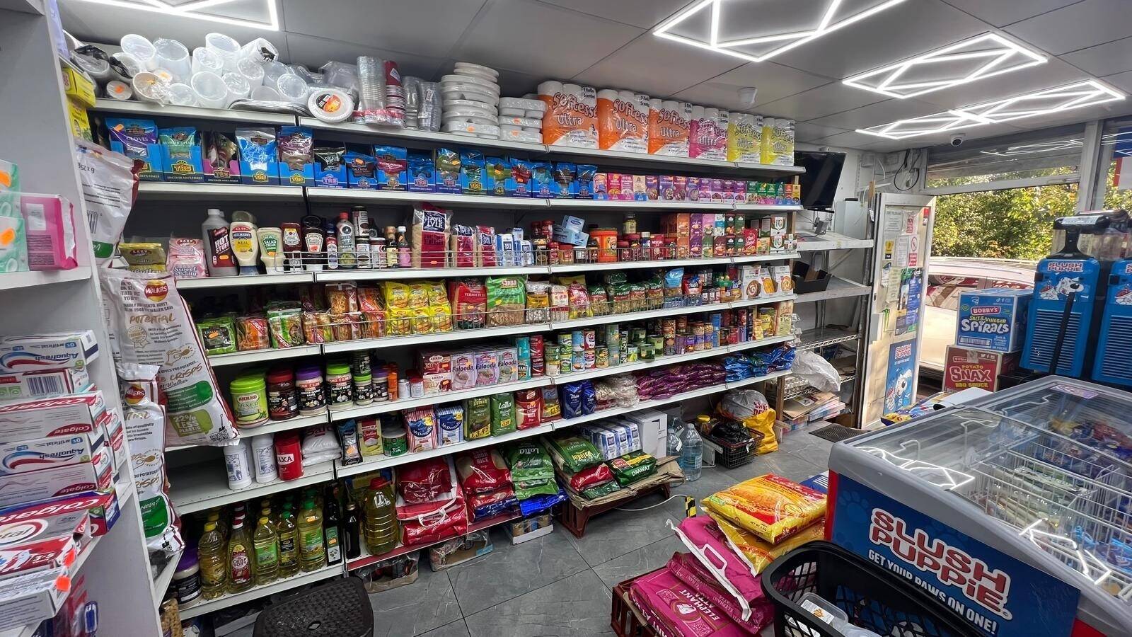 PRIME OFF LICENCE LEASE FOR SALE IN BUSY LOCATION IN SOUTHALL WITH HIGH POTENTIAL TO INCREASE SALES. Photo 12