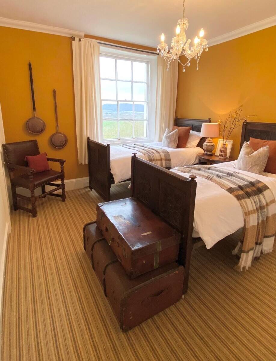 High Performing Large Country House Holiday Let Photo 12