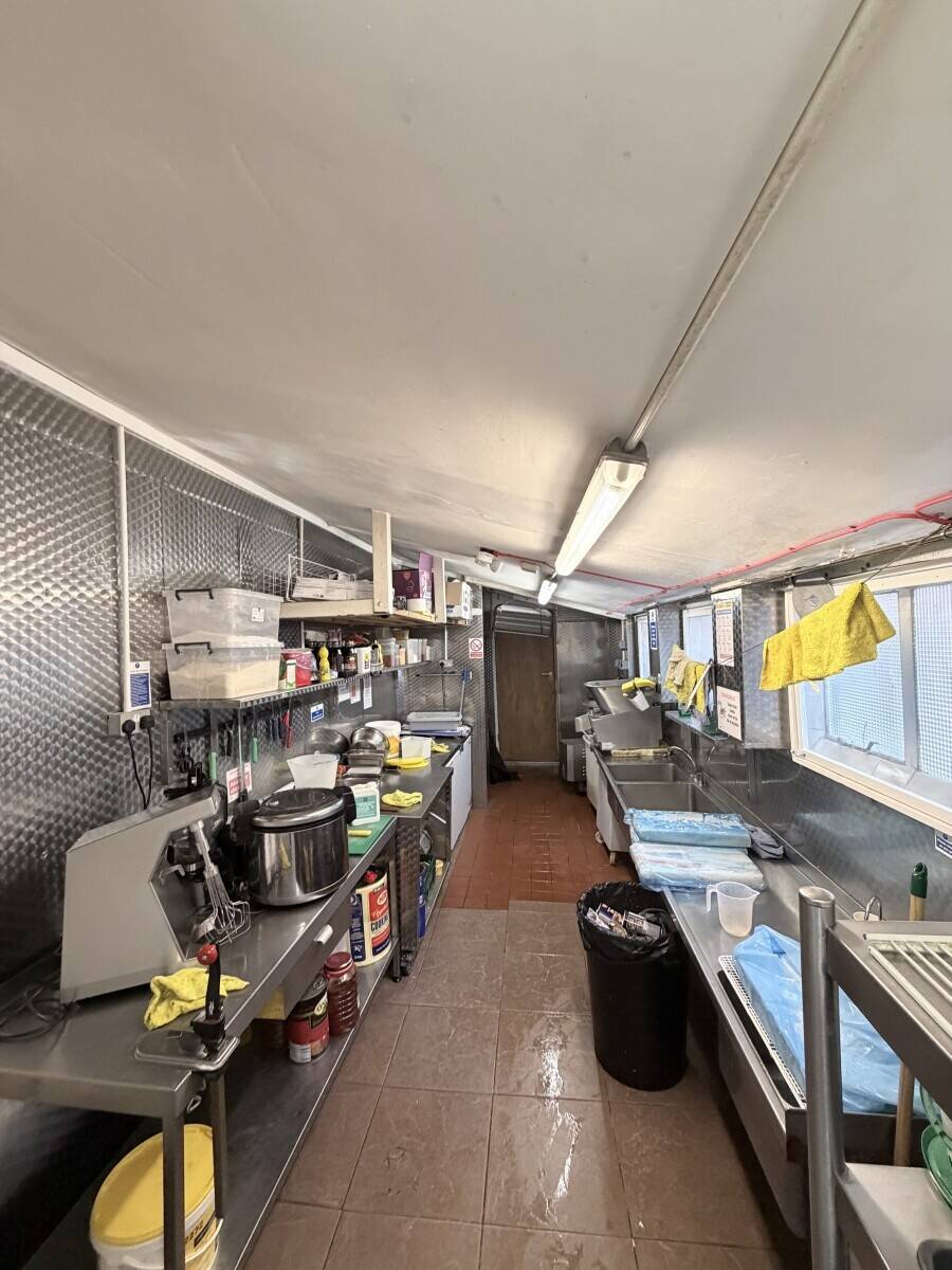 Fish and chips/kebab for sale in hemel hempstead with flat above. Photo 12