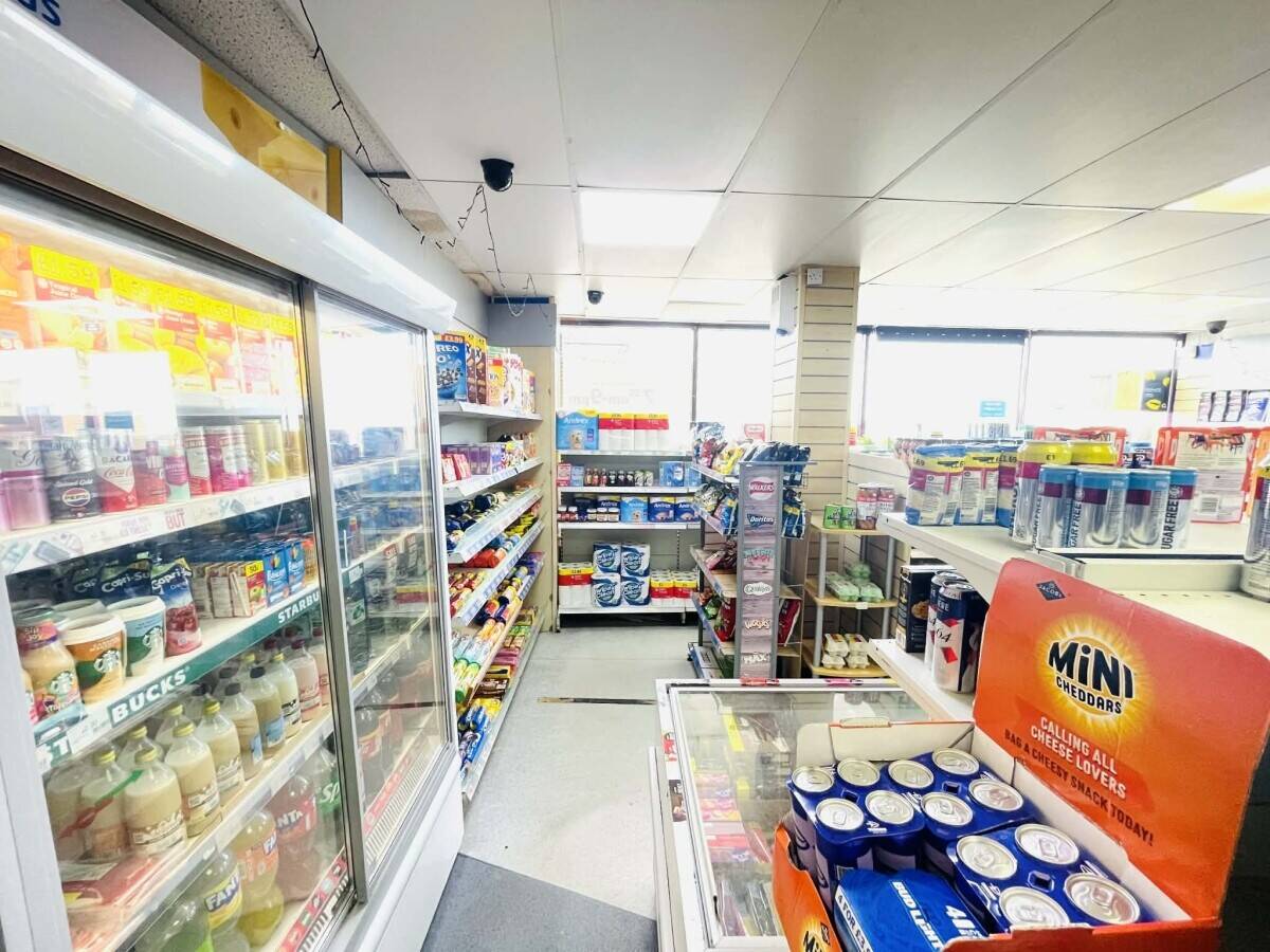 Off-license shop to sale