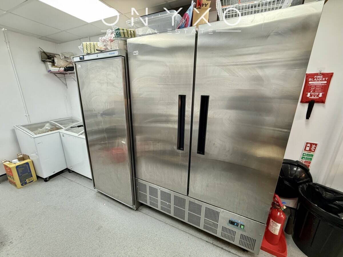 Branded Café & Indian Restaurant for Sale | Busy High Street Location, Buckinghamshire Photo 12
