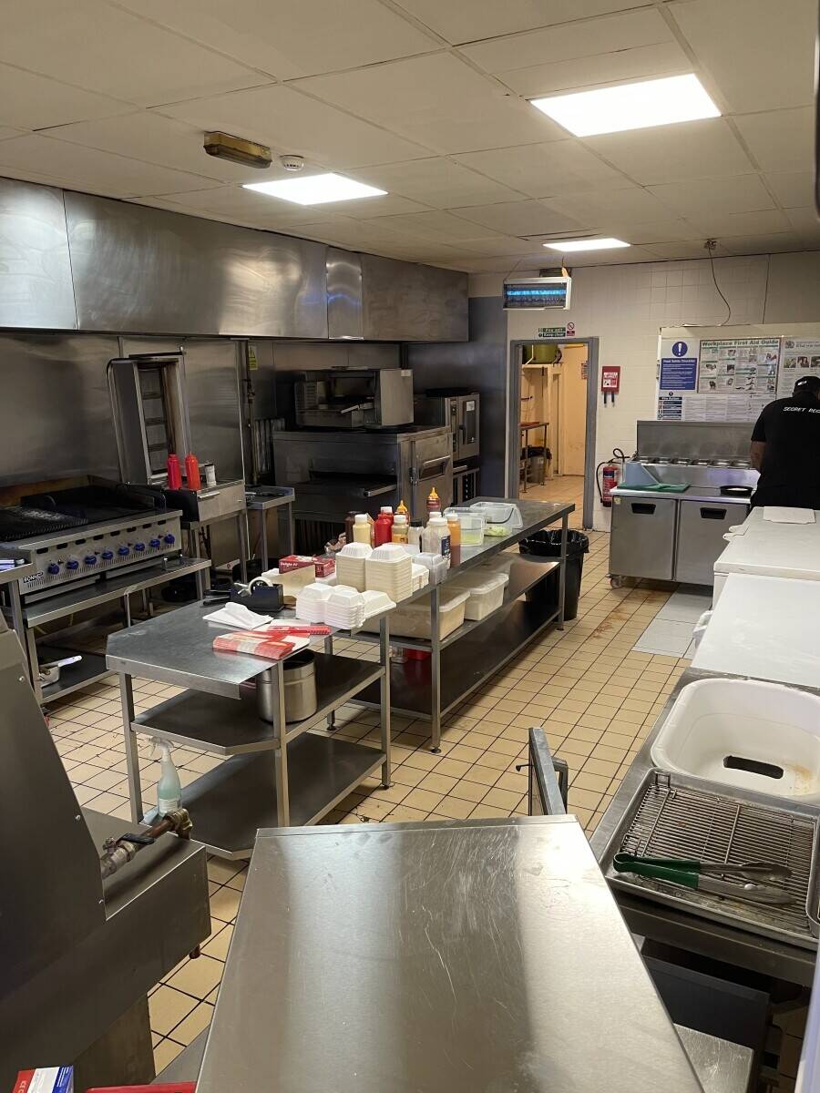 Fully fitted fast food takeaway in the heart of Bedford Town Centre Photo 12