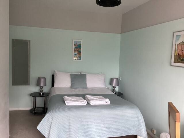 4-STAR BED & BREAKFAST / GUEST HOUSE - FOR SALE - BOGNOR REGIS WEST SUSSEX